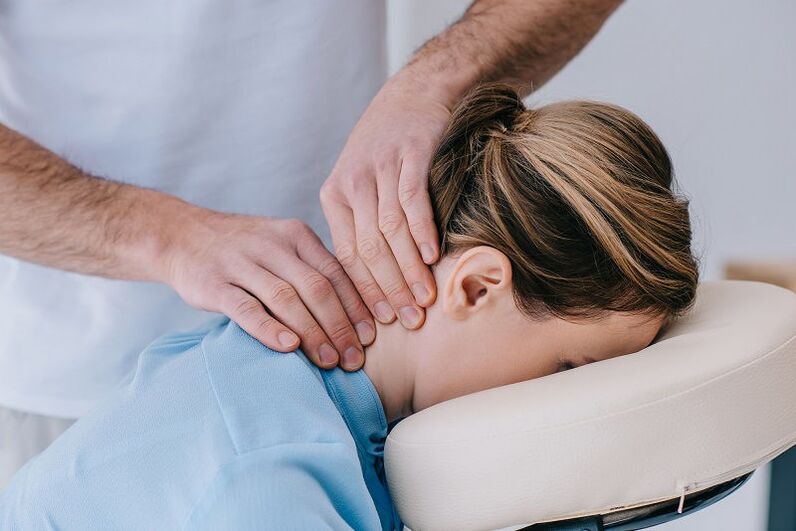 Pour éliminer le syndrome neurologique, un massage manuel est utilisé. 