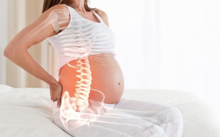 Les femmes enceintes ressentent des douleurs vertébrales entre les omoplates en raison d'une tension accrue dans les muscles du dos. 